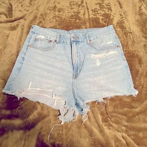 AE size 14 strigid mom jean style shorts